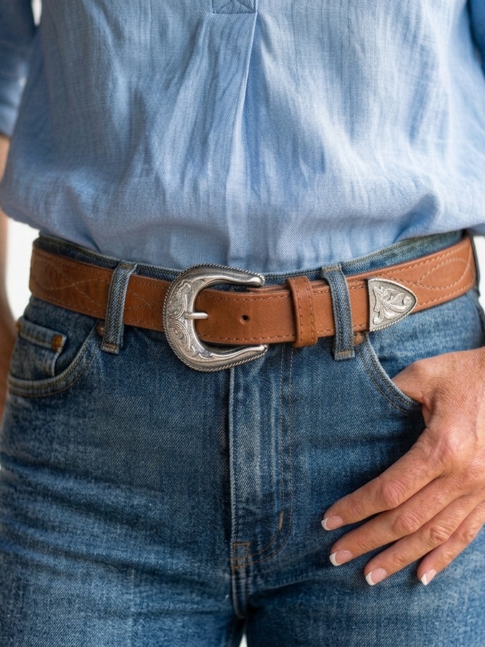 GAP Women's Belt 1" Width Silver Embossed Metal Buckle Lt. Brown Leather Size L